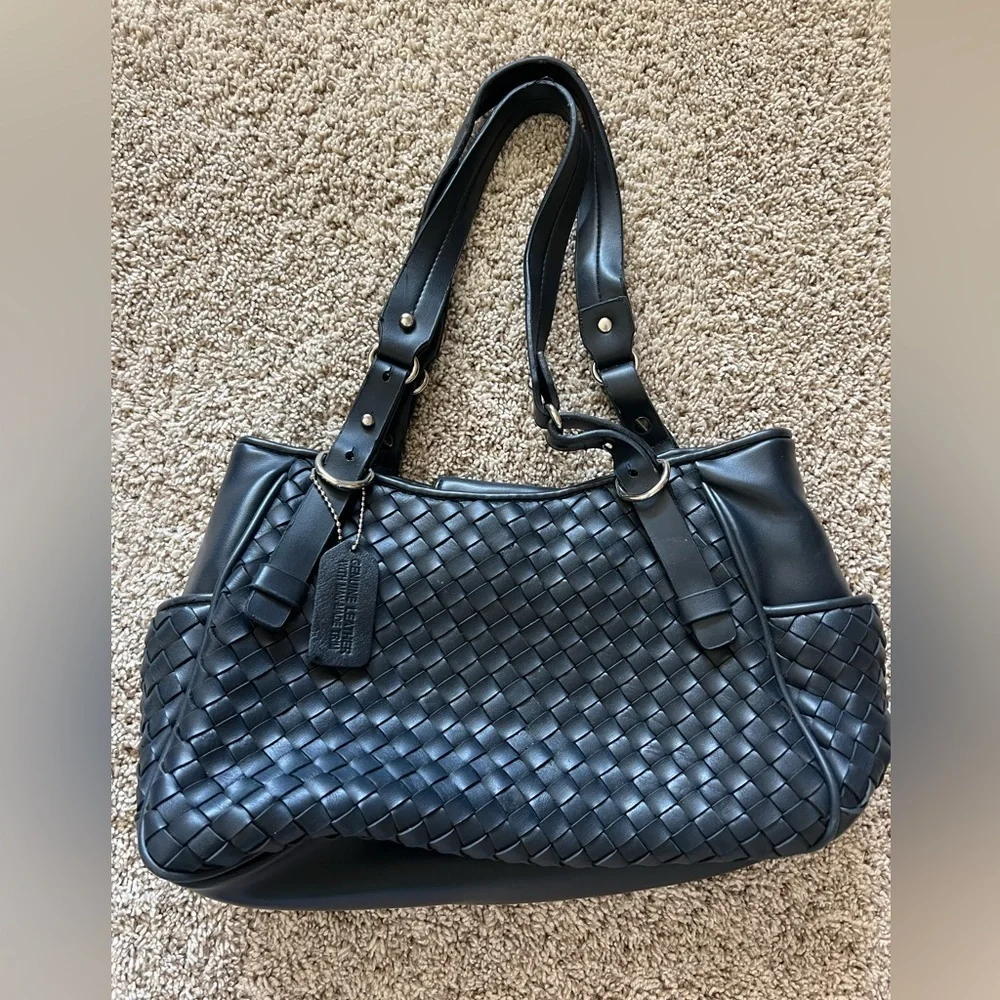 St.Johns Bay genuine leather shoulder bag dark navy almost black